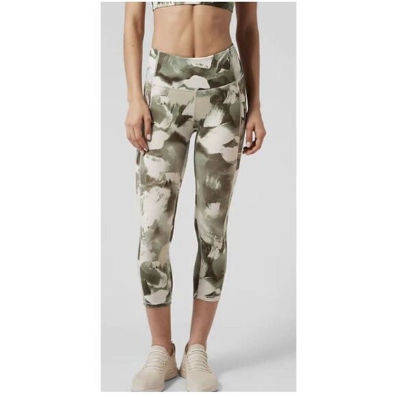 Athleta Women's Ultimate Stash II Capri Painted Energy Olive Size Large L - Picture 1 of 8